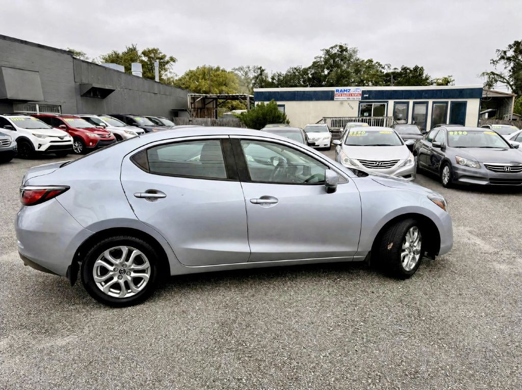 2017 Toyota Yaris Image 2