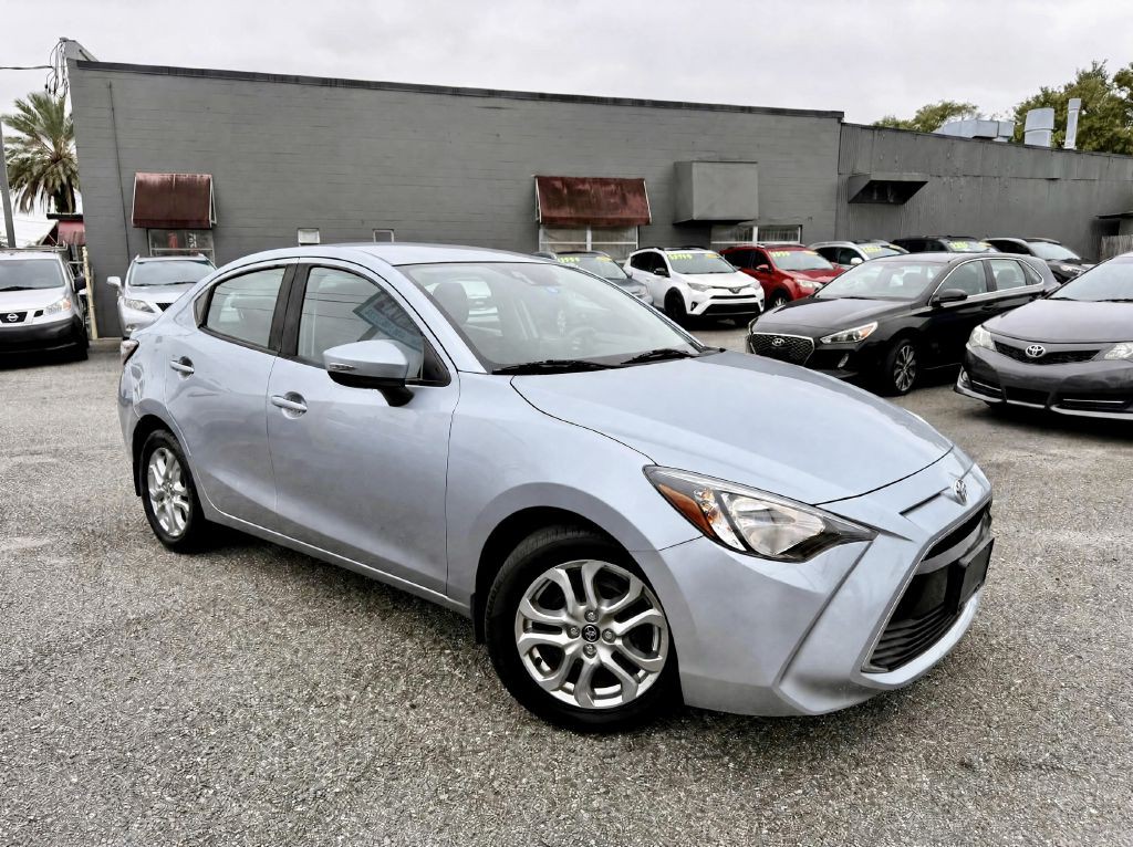 2017 Toyota Yaris Image 3