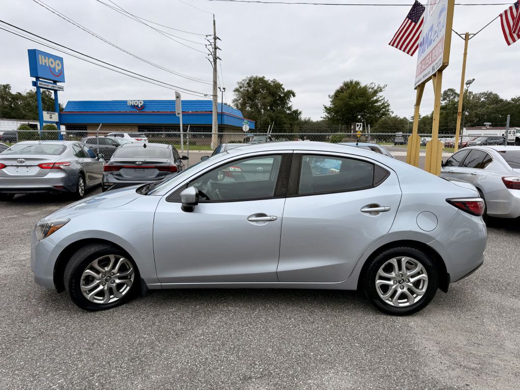 2017 Toyota Yaris Image 5