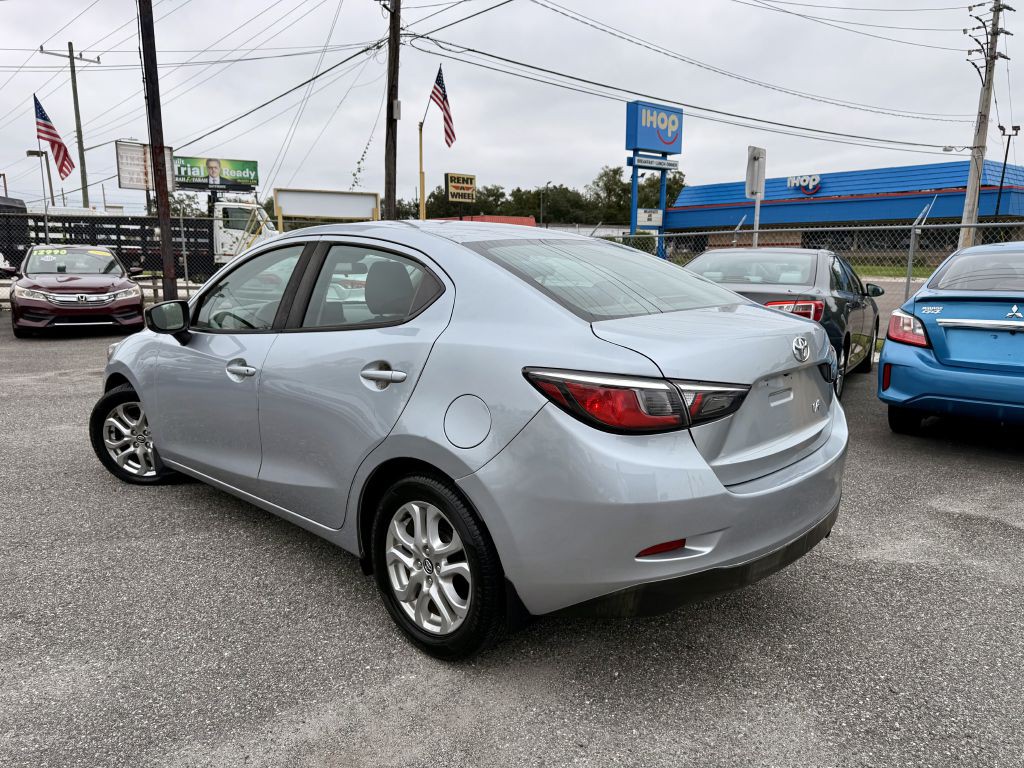 2017 Toyota Yaris Image 6