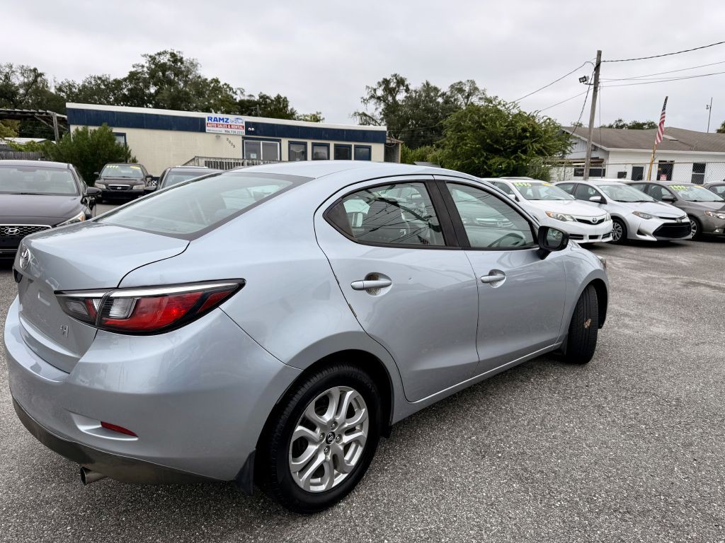 2017 Toyota Yaris Image 7