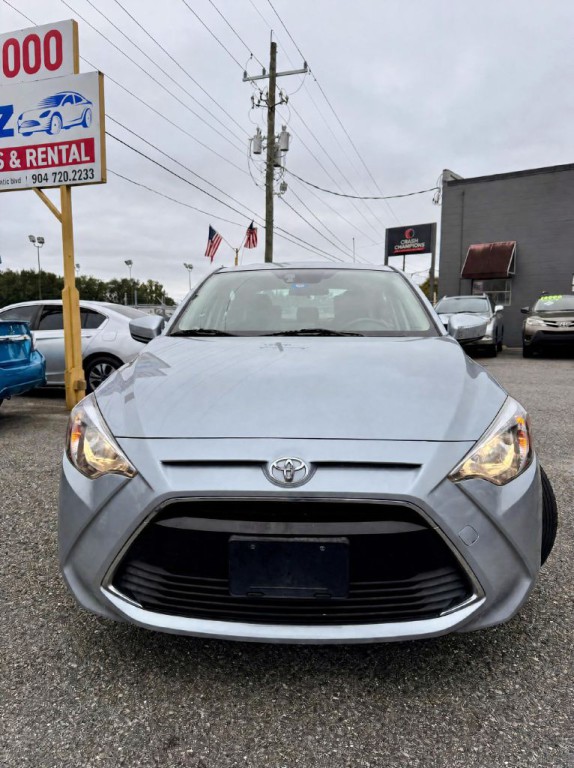 2017 Toyota Yaris Image 8
