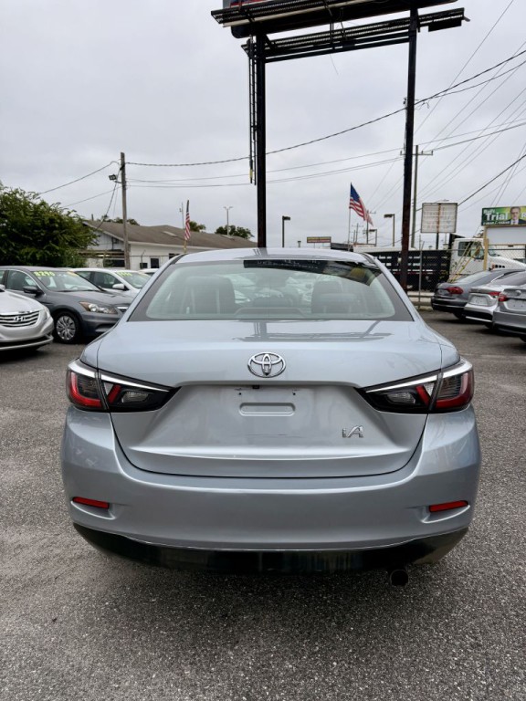 2017 Toyota Yaris Image 9
