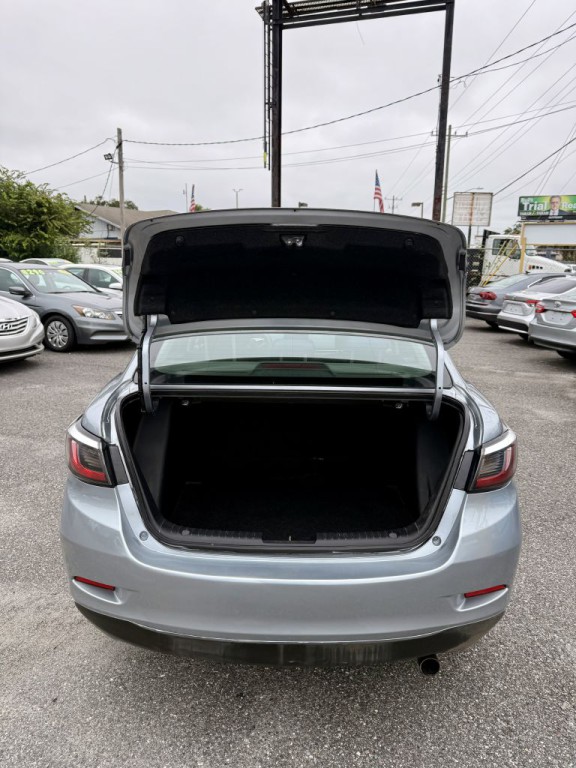 2017 Toyota Yaris Image 10