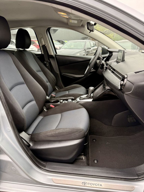 2017 Toyota Yaris Image 14