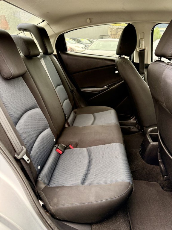 2017 Toyota Yaris Image 15