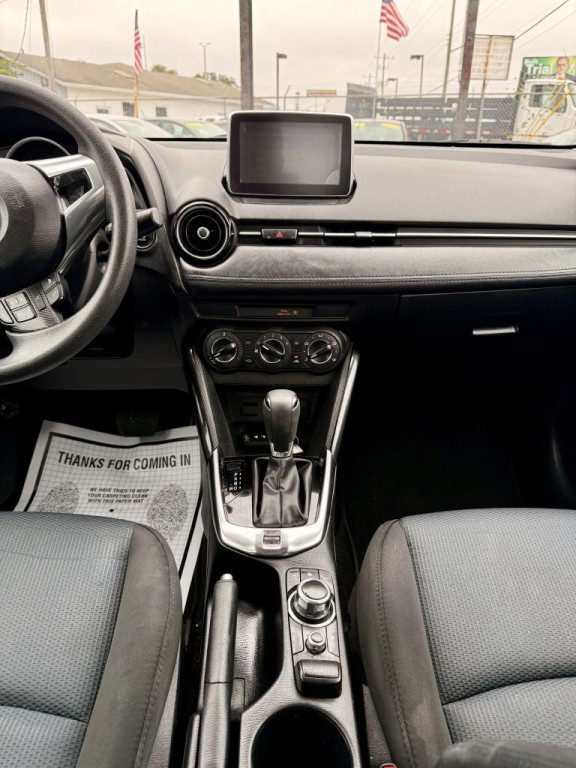 2017 Toyota Yaris Image 17