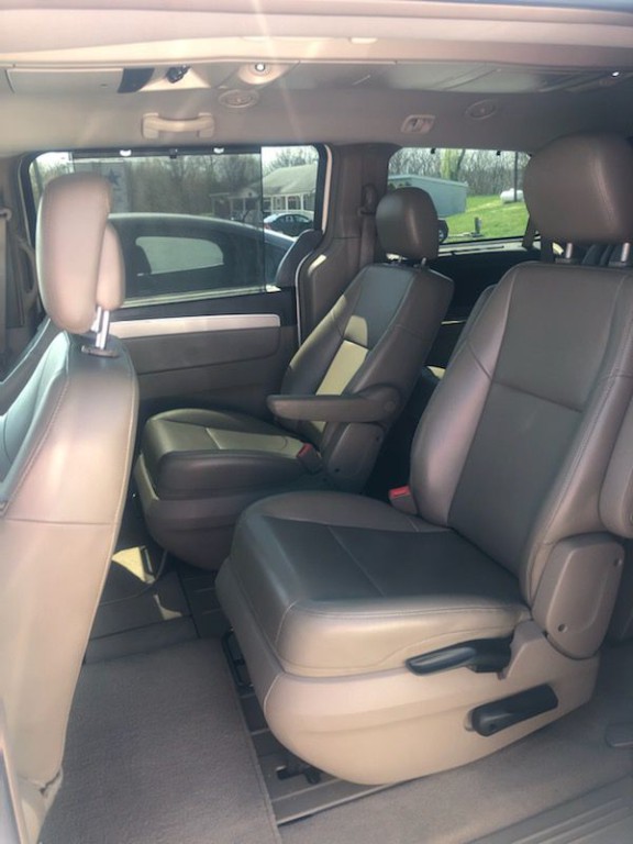 2012 Volkswagen Routan Image 3