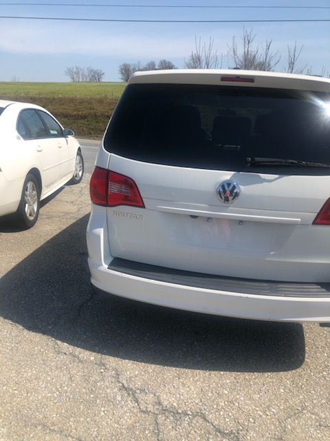 2012 Volkswagen Routan Image 4