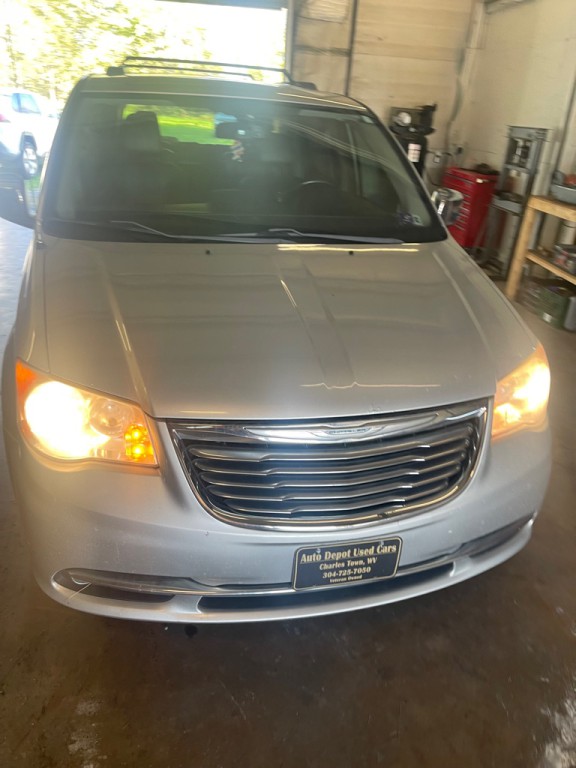 2014 Nissan Quest Image 2