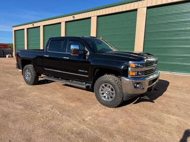 2019 Chevrolet Silverado 1500 Image 1