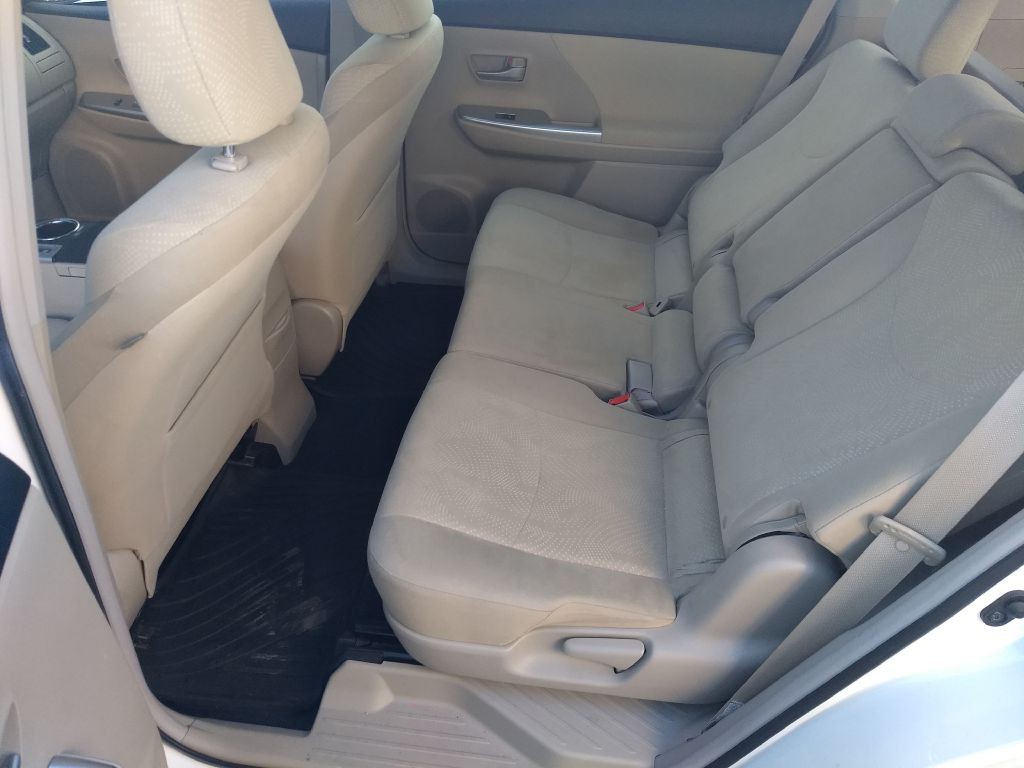 2012 Toyota Prius Image 10