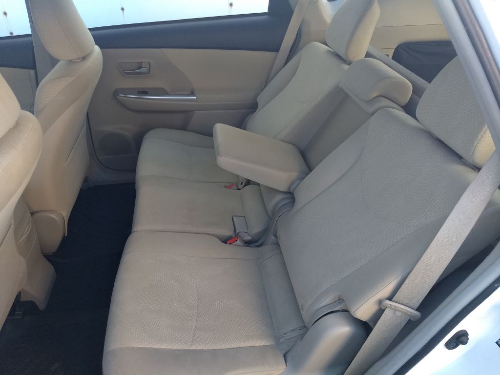2012 Toyota Prius Image 11