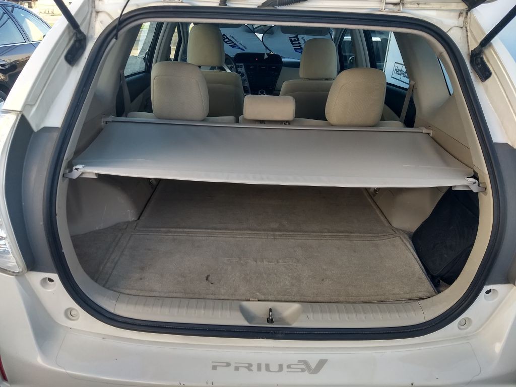 2012 Toyota Prius Image 12