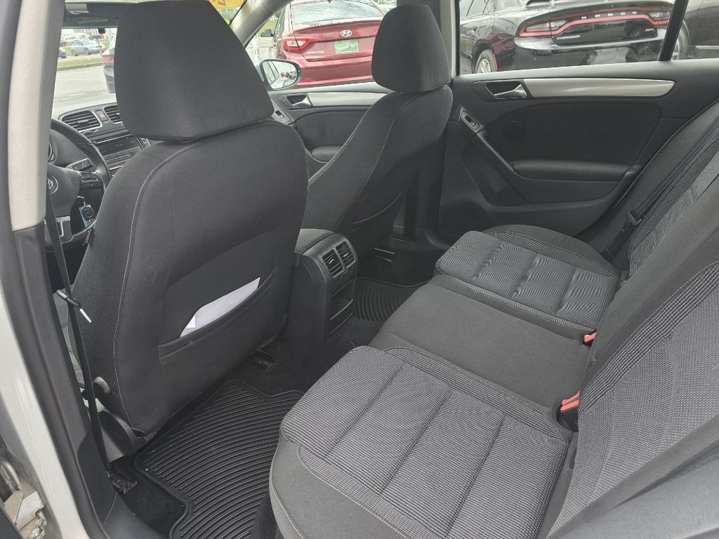 2012 Volkswagen Golf Image 10