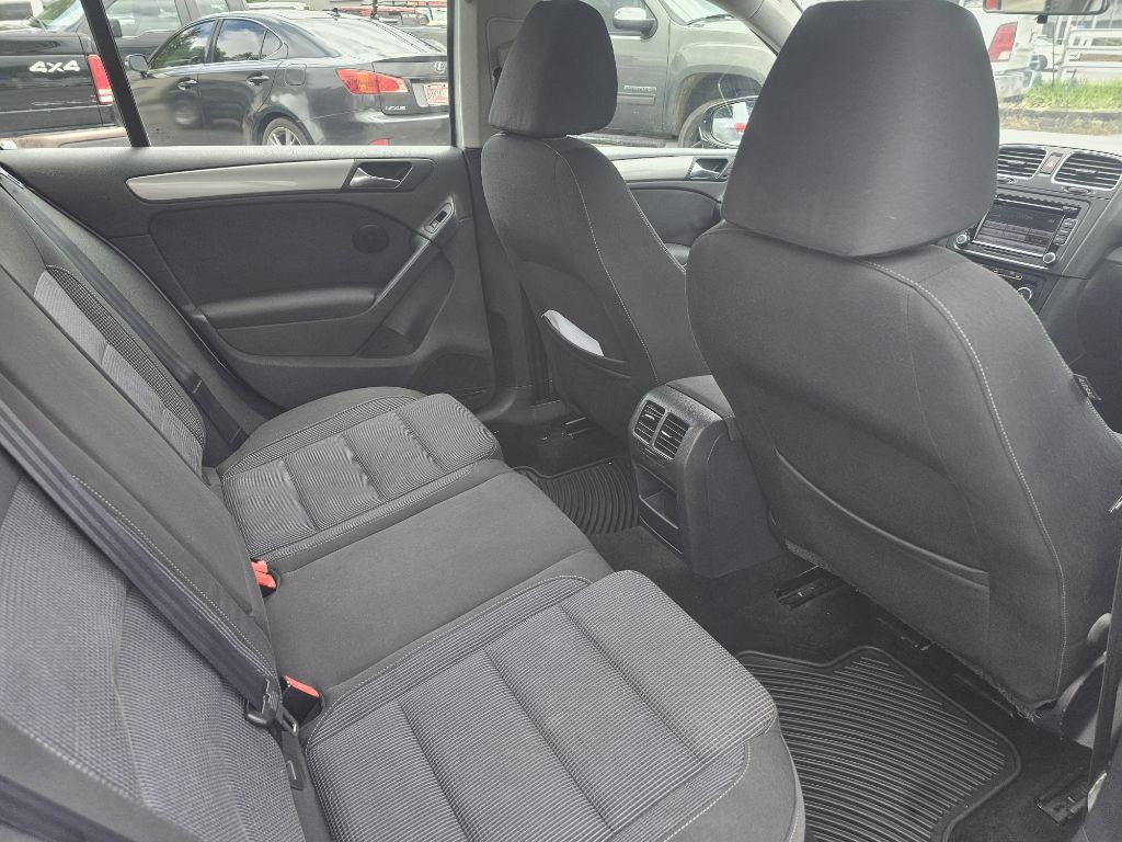 2012 Volkswagen Golf Image 12