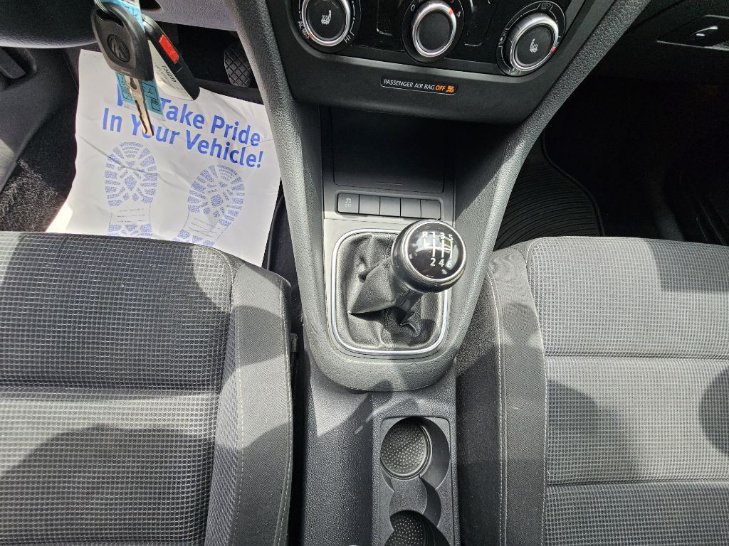 2012 Volkswagen Golf Image 14