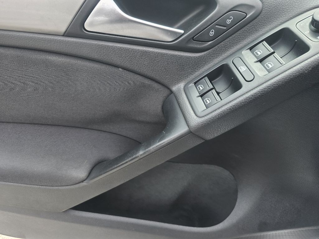 2012 Volkswagen Golf Image 16