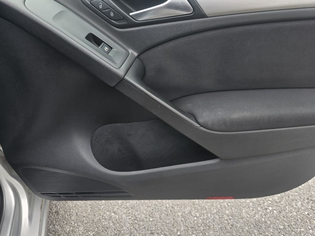 2012 Volkswagen Golf Image 17
