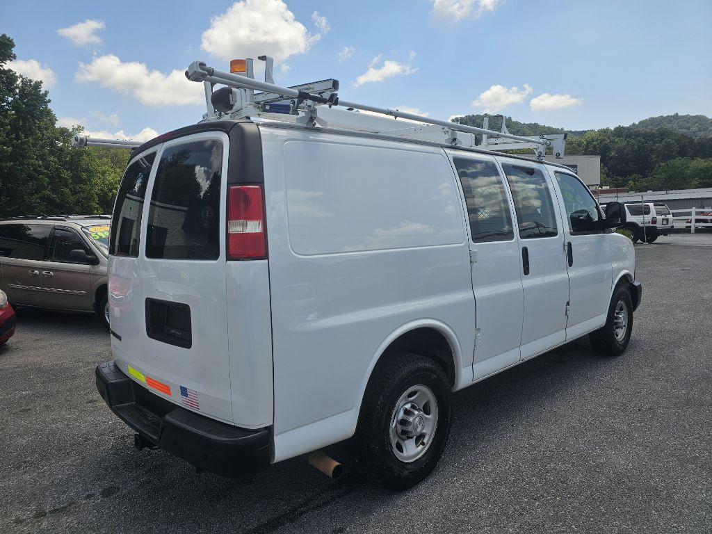 2015 Chevrolet Express Image 4