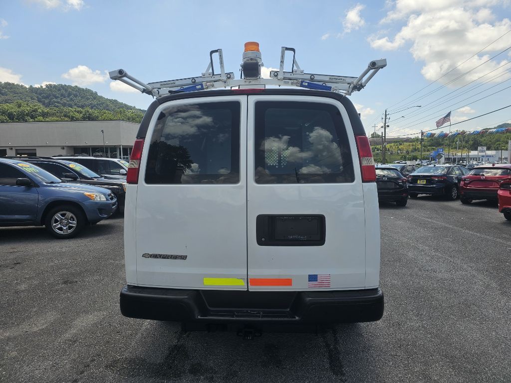 2015 Chevrolet Express Image 5