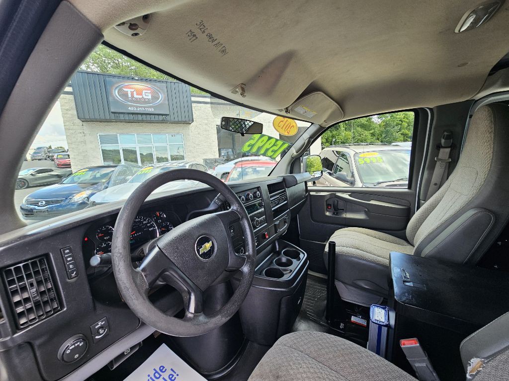 2015 Chevrolet Express Image 7
