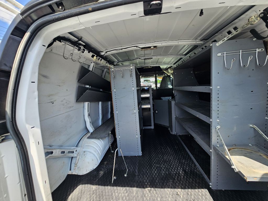 2015 Chevrolet Express Image 10