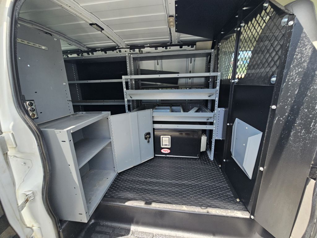2015 Chevrolet Express Image 11