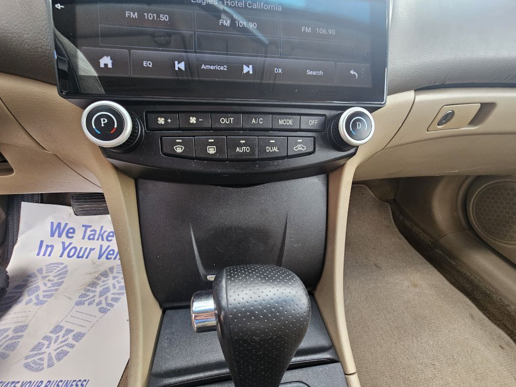 2004 Honda Accord Image 13