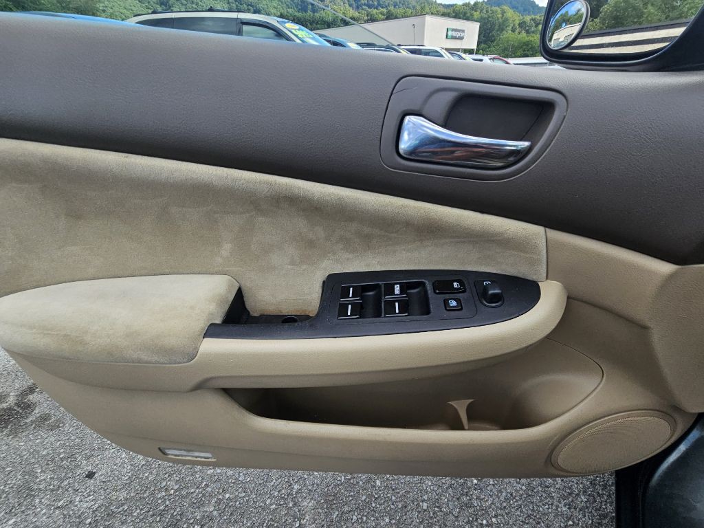 2004 Honda Accord Image 15