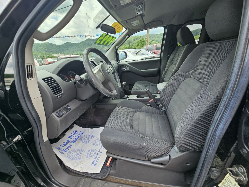 2010 Nissan Frontier Image 28