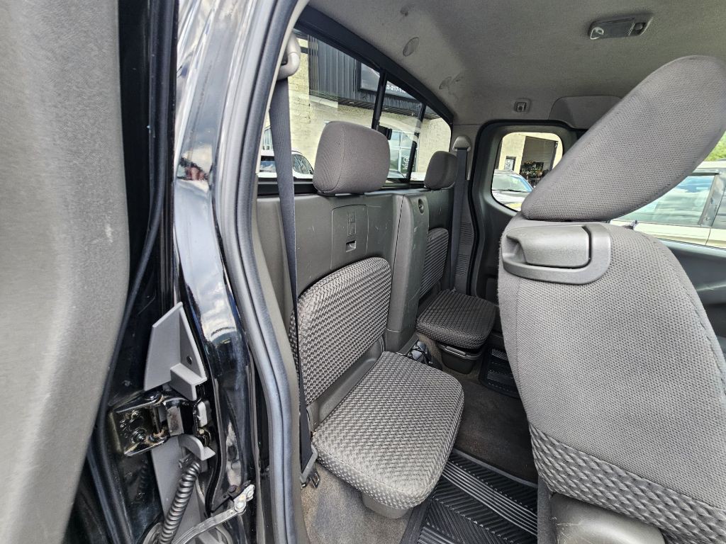 2010 Nissan Frontier Image 34