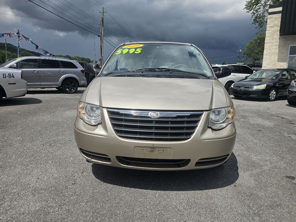 2006 Chrysler Town & Country Image 2