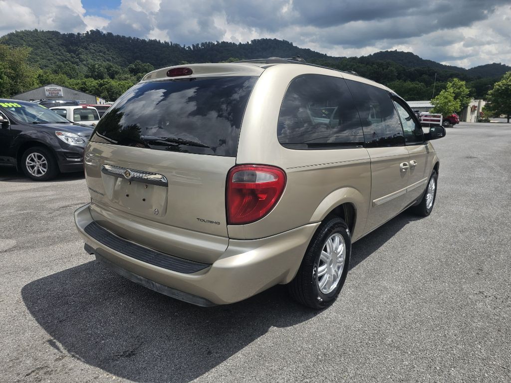 2006 Chrysler Town & Country Image 4