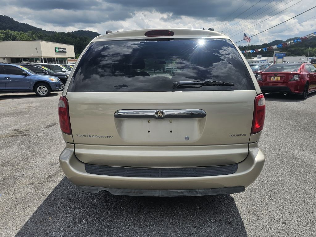 2006 Chrysler Town & Country Image 5
