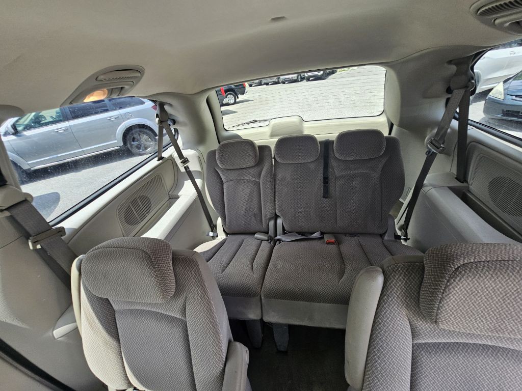 2006 Chrysler Town & Country Image 13