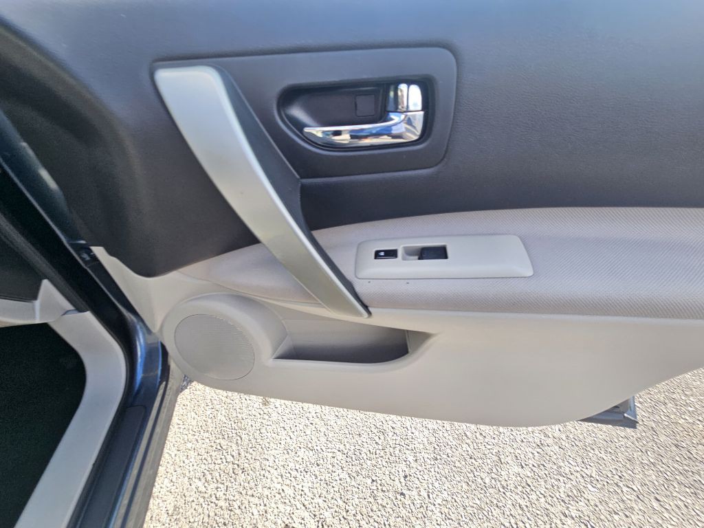 2015 Nissan Rogue Image 16