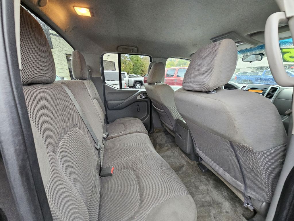 2015 Nissan Frontier Image 11