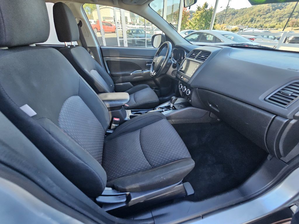 2019 Mitsubishi Outlander Image 9