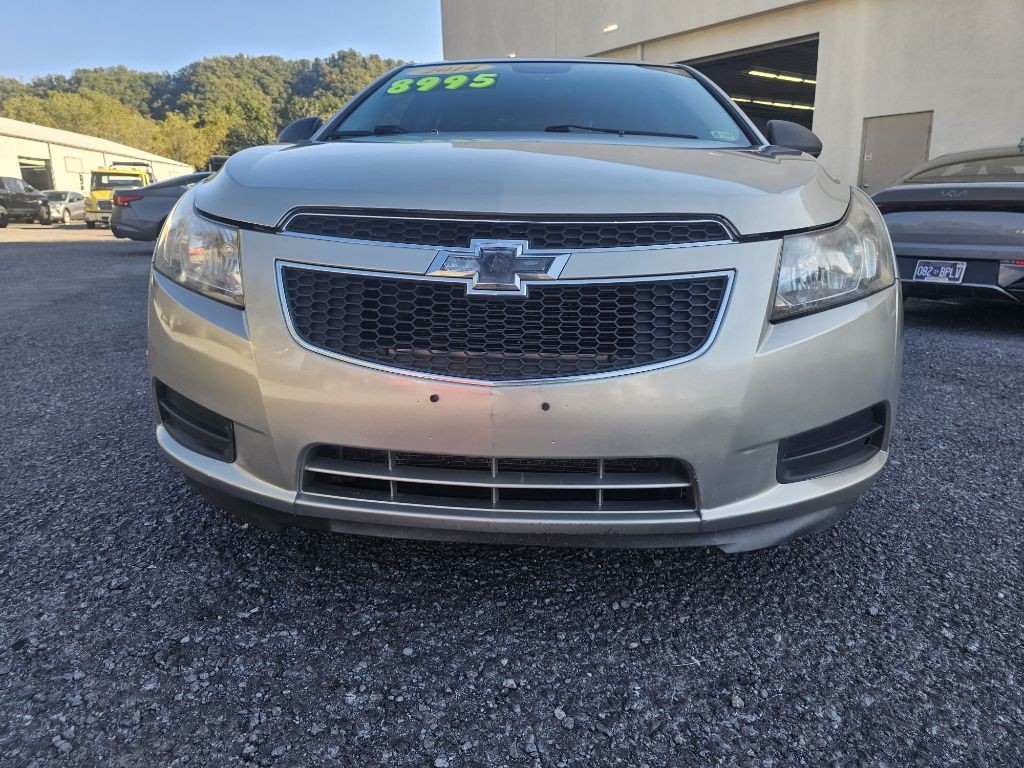 2014 Chevrolet Cruze Image 2