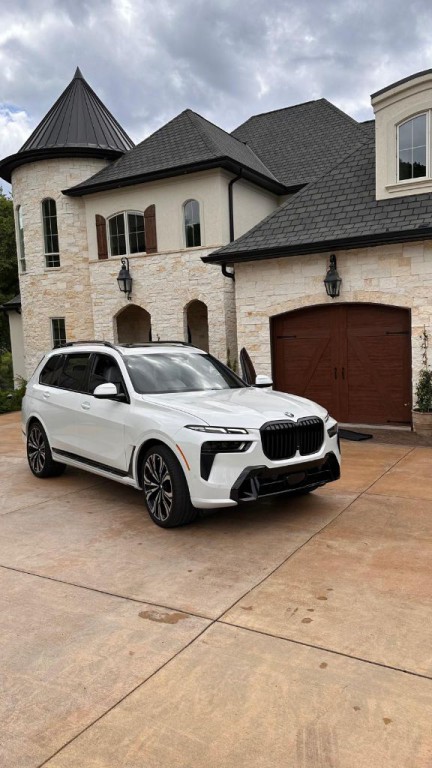 2024 BMW X7 Image 3