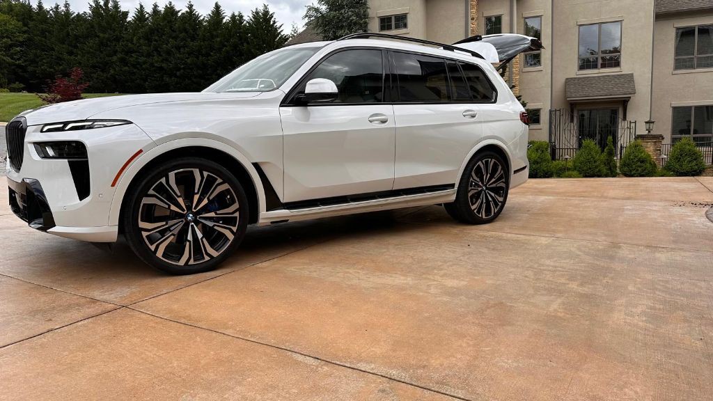2024 BMW X7 Image 8