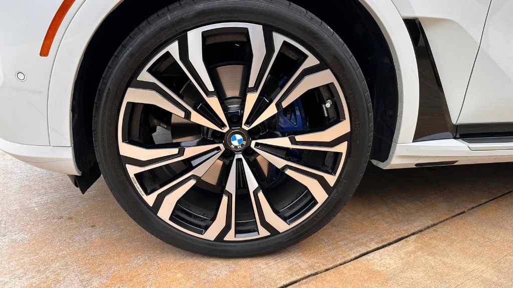 2024 BMW X7 Image 9