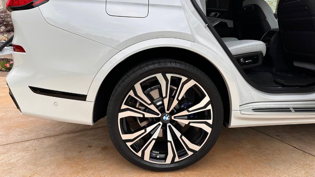 2024 BMW X7 Image 12
