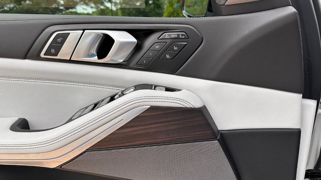 2024 BMW X7 Image 14