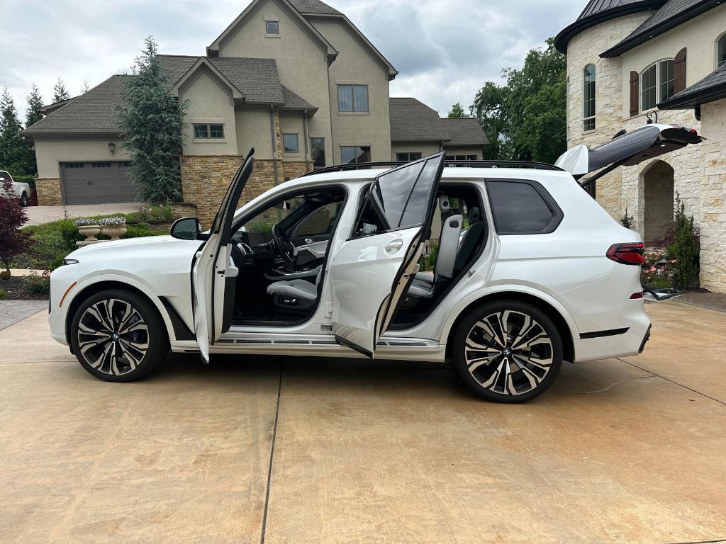 2024 BMW X7 Image 28