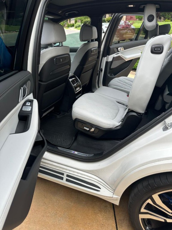2024 BMW X7 Image 36