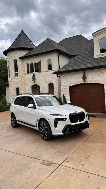 2024 BMW X7 Image 3