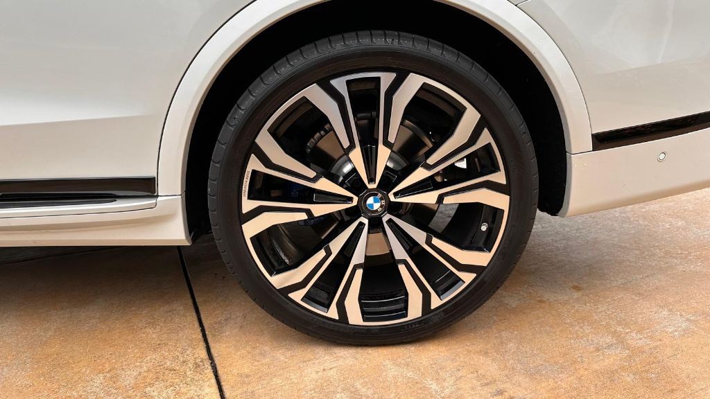 2024 BMW X7 Image 8