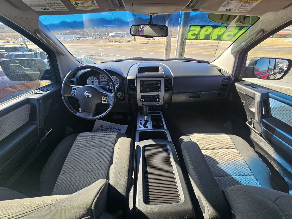 2011 Nissan Titan Image 3